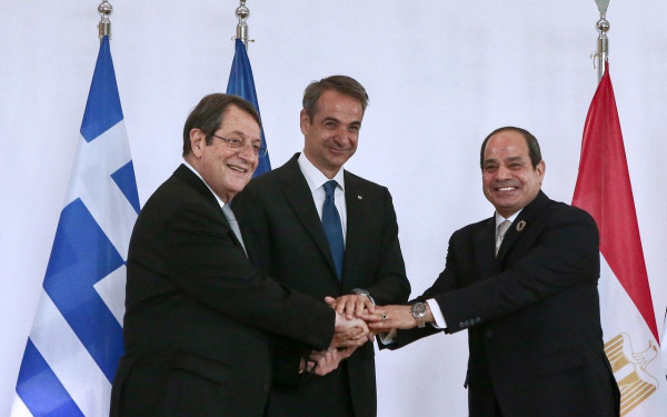 Κοινή Διακήρυξη Μητσοτάκη, Αναστασιάδη και Αλ Σίσι: Aυστηρά μηνύματα στην Τουρκία για Λιβύη, Αιγαίο, Κυπριακό