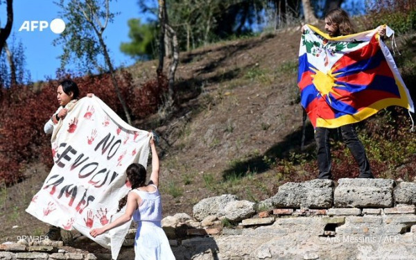 Χειμερινοί Ολυμπιακοί: Παρέμβαση Θιβετιανών ακτιβιστών κατά την τελετή Αφής της Ολυμπιακής Φλόγας