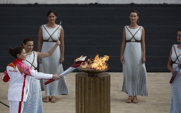 Η Ολυμπιακή Φλόγα παραδόθηκε στους Κινέζους διοργανωτές