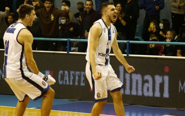 Μπάσκετ: Ο Ηρακλής διαμαρτύρεται για φάουλ στο τρίποντο του Παπαδάκη (βίντεο)