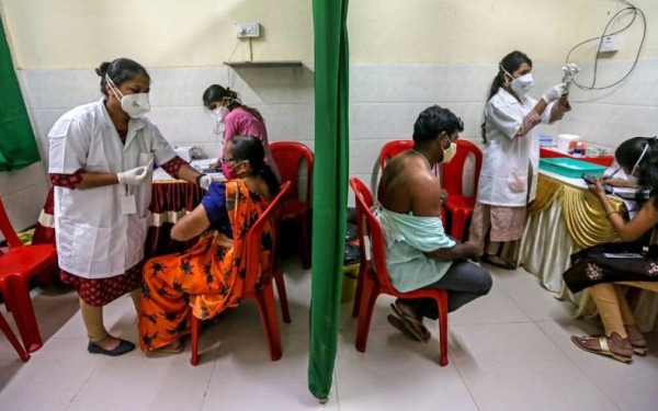 Ινδία: Η σοβαρότητα της Όμικρον μπορεί να είναι μικρή λόγω εμβολιασμών και μεγάλης έκθεσης στην Δέλτα