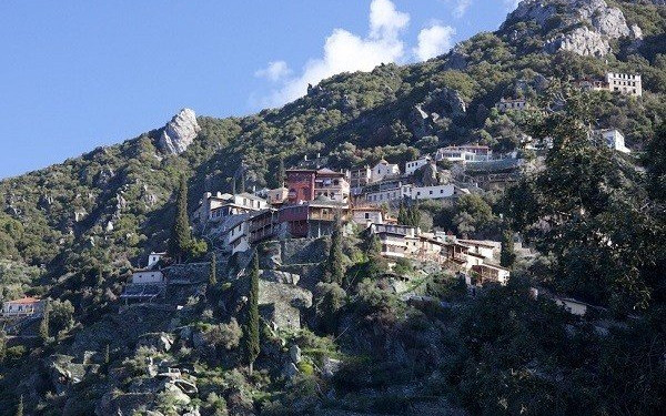 Άγιο Όρος: Εκοιμήθη ο Δικαίος Αγίας Άννης Γέροντας Μακάριος