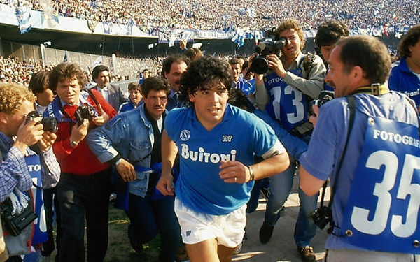 Ο Ντιέγκο Μαραντόνα θα ήταν περήφανος για αυτήν τη Νάπολι (βίντεο)