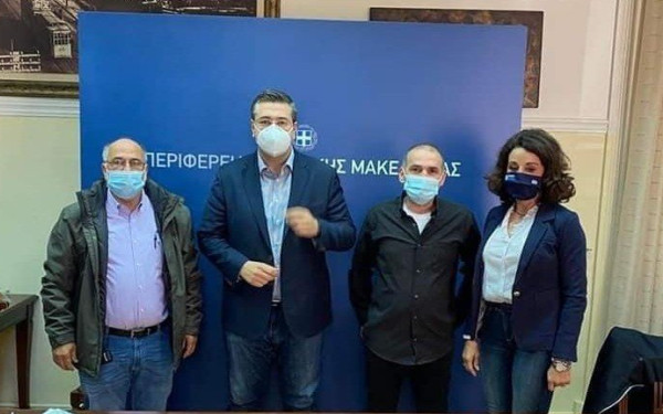 Απ. Τζιτζικώστας: Συνάντηση με εκπροσώπους των παραγωγών επαγγελματιών βιομηχανικών ειδών λαϊκών αγορών