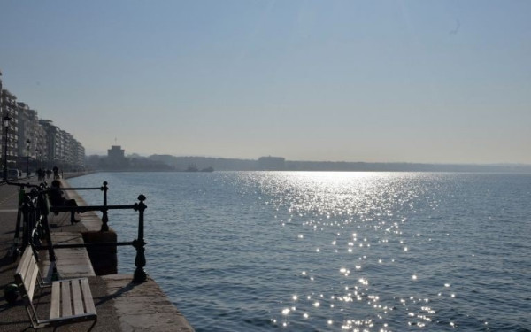 Κρύο με ηλιοφάνεια στη Θεσσαλονίκη - Πού αναμένονται καταιγίδες και βροχές