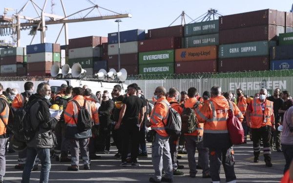 ΣτΕ: Από το 2012 οι λιμενεργάτες του Πειραιά έπρεπε να είχαν ενταχθεί στα Βαρέα και Ανθυγιεινά