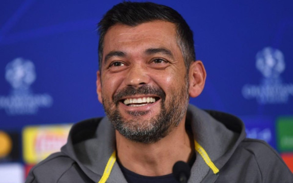 Πριν επιστρέψει στον ΠΑΟΚ, ο Σέρτζιο Κονσεϊσάο αποθεώνεται από "θρύλους" του ποδοσφαίρου 