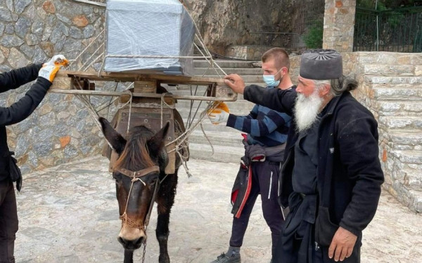 Ο κορονοϊός «ταρακουνά» το Αγιον Ορος