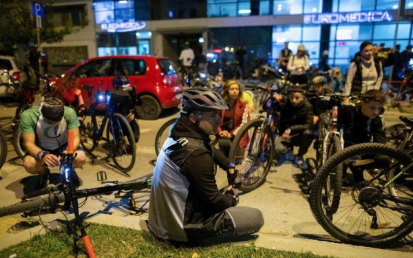 Ποδηλατική καθιστική διαμαρτυρία για το κυκλοφοριακό και παρέμβαση στο Δημοτικό Συμβούλιο Θεσσαλονίκης