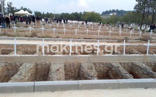Φρικιαστικές εικόνες από τα κοιμητήρια της Θέρμης - Άνοιξαν 249 νέους τάφους (φωτ.)