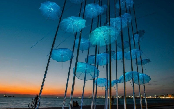 Στα μπλε οι «Ομπρέλες» του Ζογγολόπουλου για την Παγκόσμια Ημέρα Αρθρίτιδας