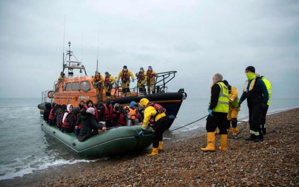 Γαλλία: Πέθαναν 2 άνθρωποι στη Μάγχη - Διασώθηκαν άλλοι 53
