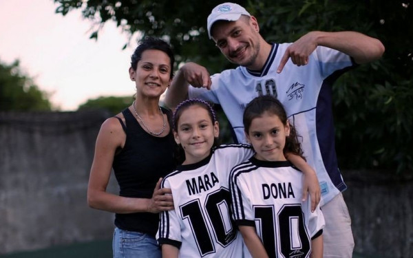 Η Μάρα, η Ντόνα και μία προγραμματισμένη καισαρική: Η λατρεία για τον Ντιεγκίτο δεν έχει όρια