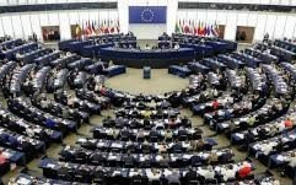 ΕΕ: Πράσινο φως στη συμφωνία της Σκωτίας με τις ΗΠΑ – Με «ρήτρα αναστολής» η άρση των δασμών