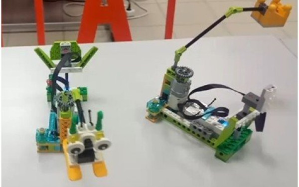 Τέσσερις διακρίσεις για το μειονοτικό σχολείο Κομοτηνής σε διαγωνισμό ρομποτικής