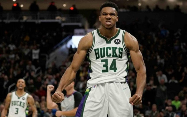 Μόνιμη θέση στην καλύτερη πεντάδα του NBA ο Αντετοκούνμπο (βίντεο) 