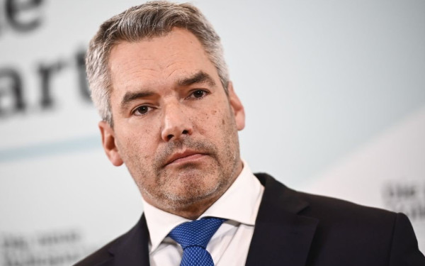 Ο Αυστριακός καγκελάριος θέλει να περιληφθεί στο σύνταγμα το δικαίωμα στη χρήση μετρητών