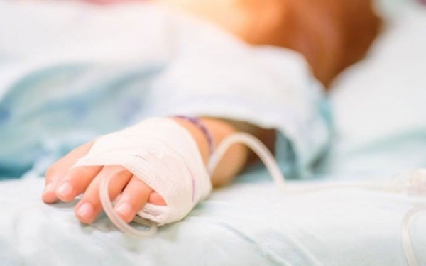 Χανιά: «Δεν το είδα το παιδί», λέει ο πατέρας που παρέσυρε με το ΙΧ το κοριτσάκι - Ώρες αγωνίας για την υγεία του (βίντεο)