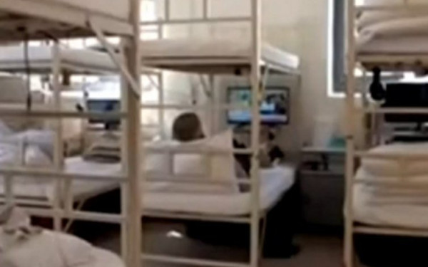 Σε αυτό το κελί κρατούνται ο Π. Φιλιππίδης και ο Δ. Λιγνάδης (βίντεο)