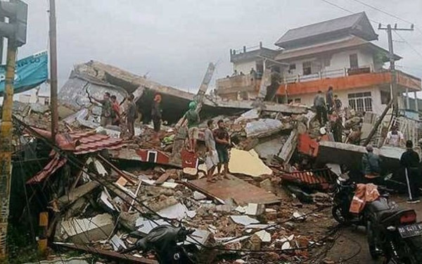 Εκατόμβη νεκρών στην Ινδονησία: Στους 252 αυξήθηκε ο αριθμός των θυμάτων από τον σεισμό στη Δυτική Ιάβα