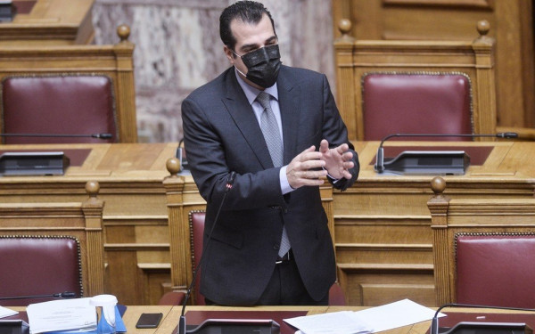 Πλεύρης: "Δεν αλλάζουν τα μέτρα για τα γήπεδα"