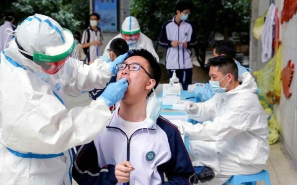 Κίνα: Ανακούφιση και ανησυχία καθώς χαλαρώνουν τα ασφυκτικά lockdown