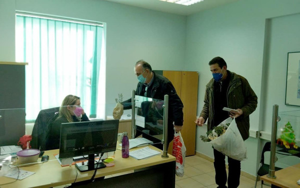 Eυχές και μυρτιές στους εργαζόμενους του δήμου Παύλου Μελά μοίρασε ο Γ. Λίλτσης