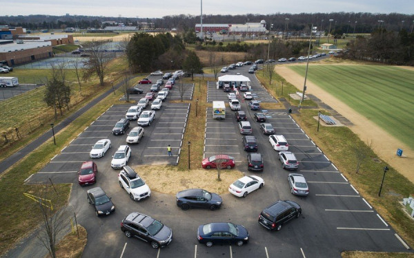 Ουρές στις ΗΠΑ για ένα rapid test ενόψει Χριστουγέννων (βίντεο)