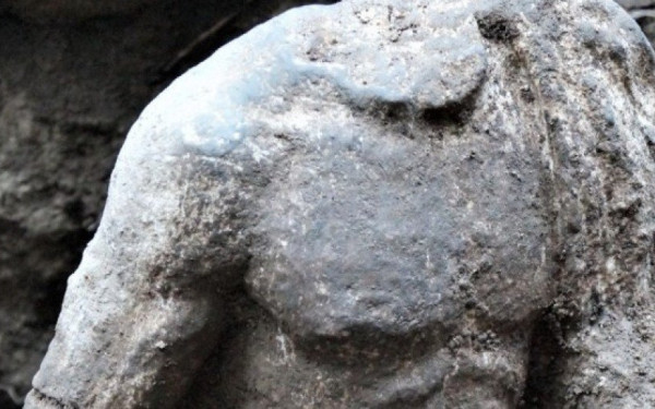 Βέροια: Στο οικόπεδο όπου ήρθε στο φως το μαρμάρινο άγαλμα, στραμμένο το ενδιαφέρον των αρχαιολόγων