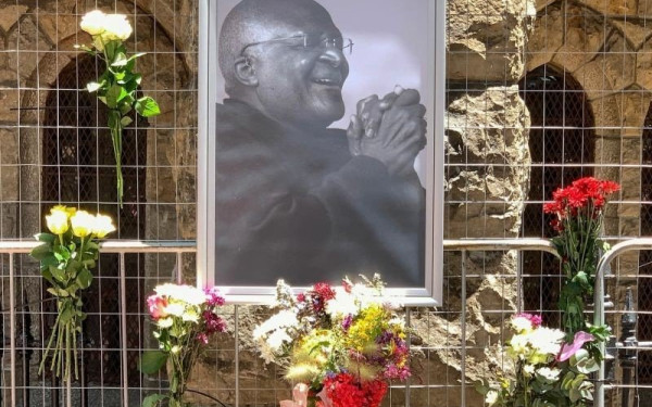 Νότια Αφρική: Δάκρυα και λουλούδια για τον Ντέσμοντ Τούτου