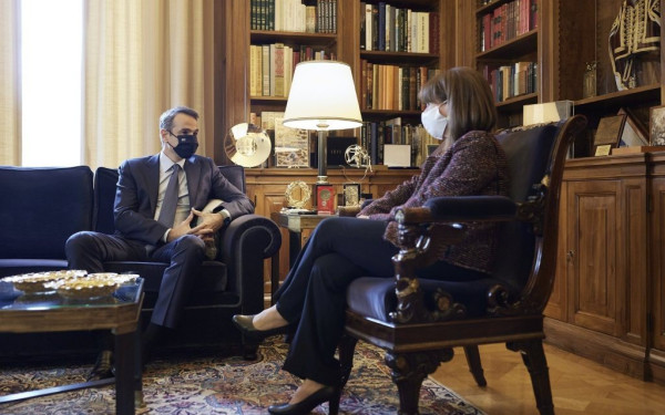 «Παράθυρο» Μητσοτάκη για νέα μέτρα πριν την Πρωτοχρονιά