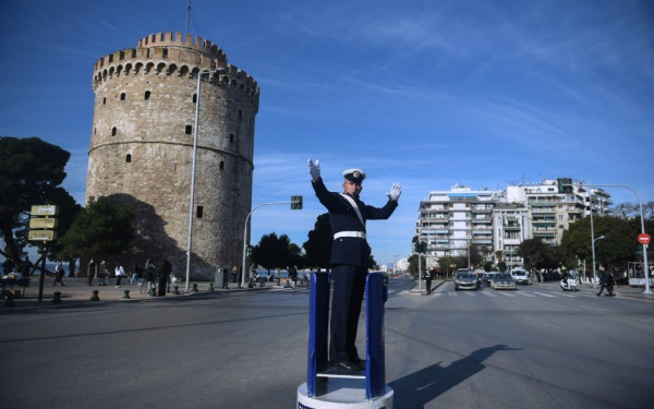 Θεσσαλονίκη: Αναβιώνει αύριο η παράδοση του τροχονόμου στο βαρέλι στον Λευκό Πύργο
