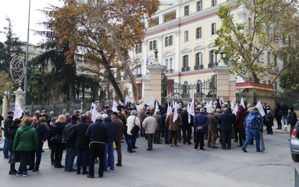 Βγήκαν στους δρόμους της Θεσσαλονίκης οι συνταξιούχοι