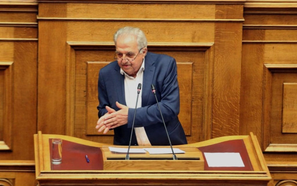 Έκλεψαν το αυτοκίνητο του Αλέκου Φλαμπουράρη έξω από το σπίτι του στα Εξάρχεια