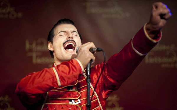 Χειρόγραφοι στίχοι του Φρέντι Μέρκιουρι πωλούνται σε δημοπρασία