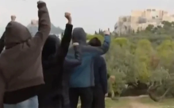 Θύελλα για την ταινία «Ξεπαρθενών» - Γύρισαν σκηνές σεξ στην Ακρόπολη (βίντεο)