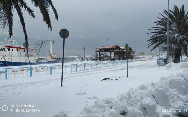 Στα λευκά η Σαμοθράκη (φωτ.)