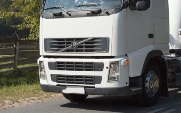 Νοίκιαζε φορτηγά και χωματουργικά οχήματα και έπαιρνε προκαταβολές λέγοντας ότι τα πουλάει 