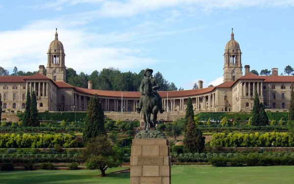 Ν. Αφρική: Συνέλαβαν τον βασιλιά αυτοχθόνων που έχει φυτέψει δέντρα κάνναβης στον... κήπο του προεδρικού μεγάρου