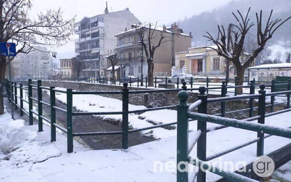 Mαγεύουν οι εικόνες από τη χιονισμένη Φλώρινα (βίντεο) Mαγεύουν οι εικόνες από τη χιονισμένη Φλώρινα (βίντεο)