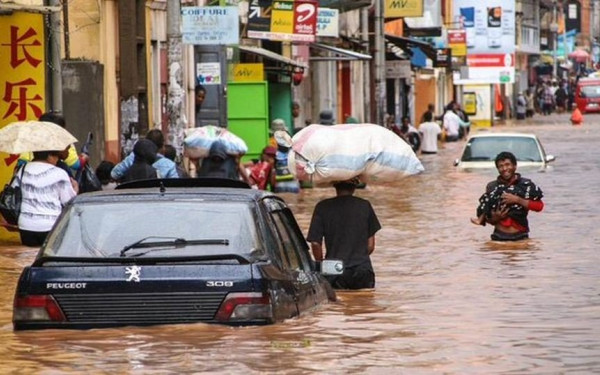 Πέθαναν τουλάχιστον 10 άνθρωποι από τις καταρρακτώδεις βροχές στη Μαδαγασκάρη (βίντεο)