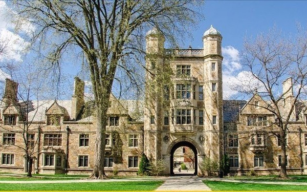 Το Πανεπιστήμιο του Μίσιγκαν αποζημιώνει με μισό δισ. δολάρια πρώην φοιτητές και αθλητές του που κακοποιήθηκαν σεξουαλικά