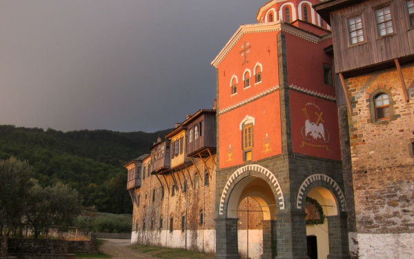 Άγιον Όρος: Τρίτος νεκρός μοναχός σε λίγες μέρες από κορονοϊό στη μονή Φιλοθέου