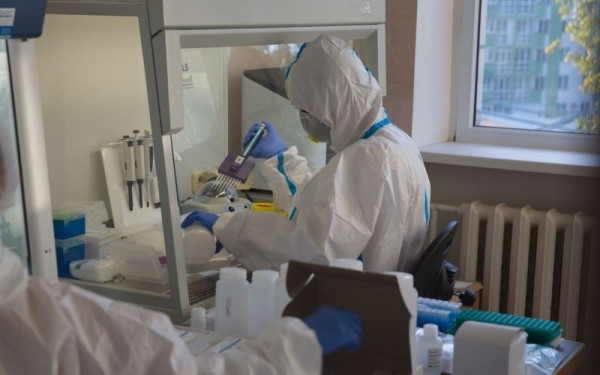 Κορονοϊός: 15 θάνατοι και 17 διασωληνωμένοι