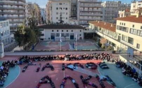 "Για κάθε Άλκη": Το συγκλονιστικό μήνυμα μαθητών της Θεσσαλονίκης