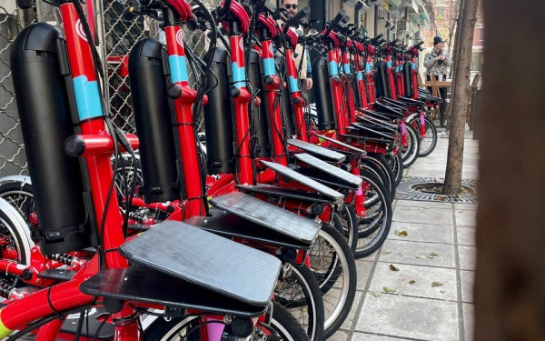 Ηλεκτρικά πατίνια made in Thessaloniki στο δρόμο του... delivery (Φωτό, Video)