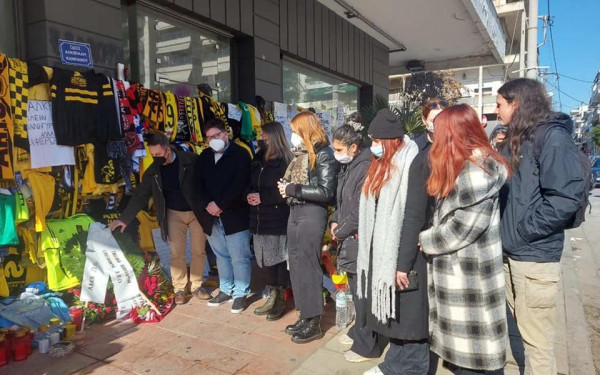 Συμφοιτητές του Άλκη κατέθεσαν στεφάνι στο σημείο της δολοφονίας του