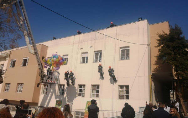 ΑΧΕΠΑ: Μια αγκαλιά ευχές και... μπαλόνια για τα παιδιά με καρκίνο (φωτογραφίες)