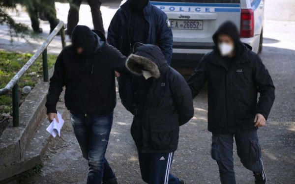 Δολοφονία Άλκη: Απολογείται και ο 11ος κατηγορούμενος - Σε αστυνομικό κλοιό ο «Ντίνος» (βίντεο)