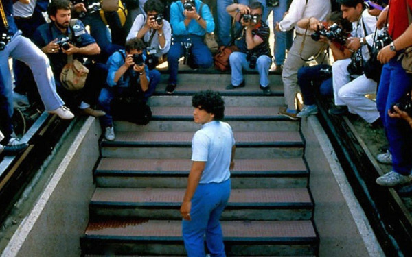 Μπαρτσελόνα εναντίον Νάπολι και στη μέση η ψυχή του Ντιέγκο (βίντεο)